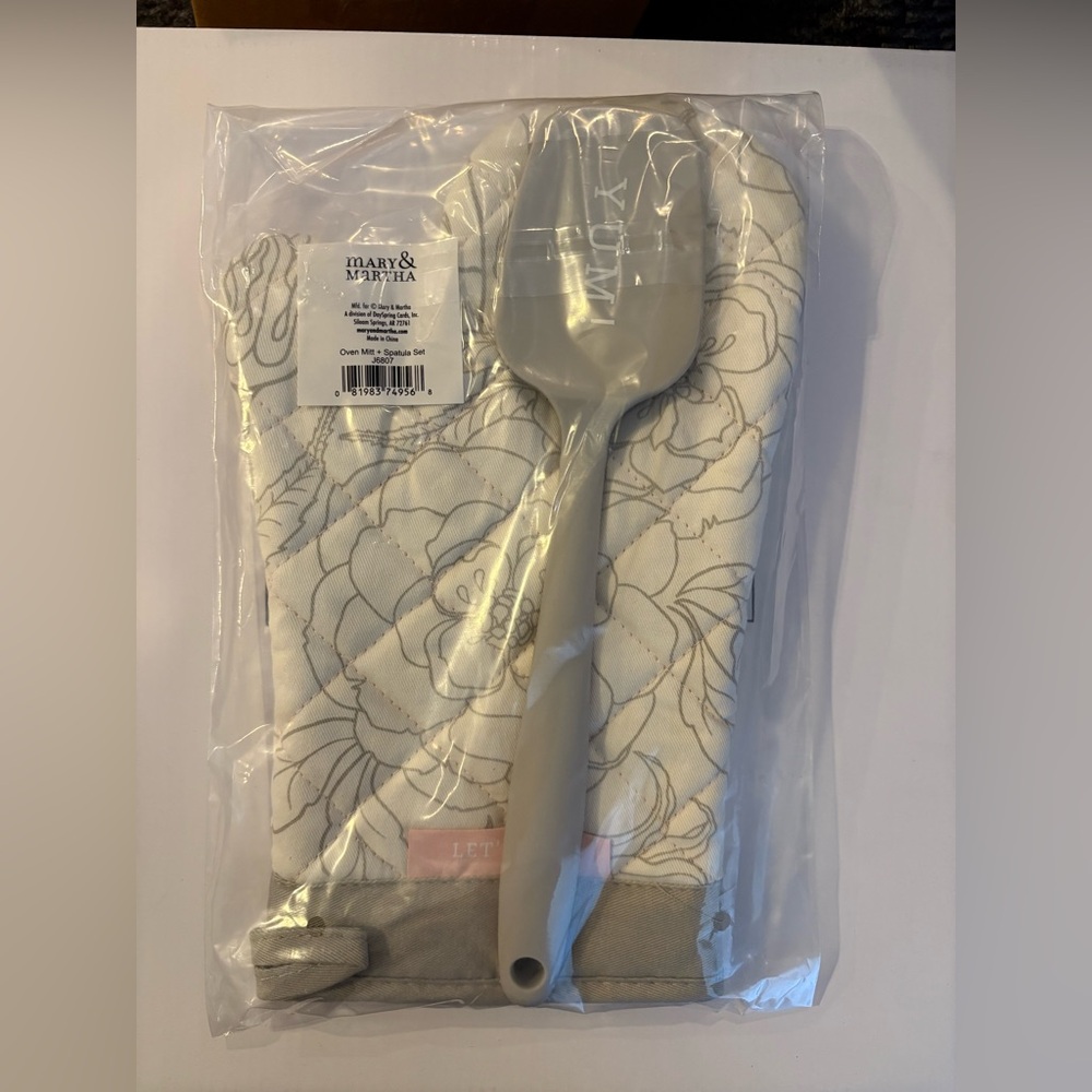 Mary & Martha Yum! Oven Mitt and Spatula Set